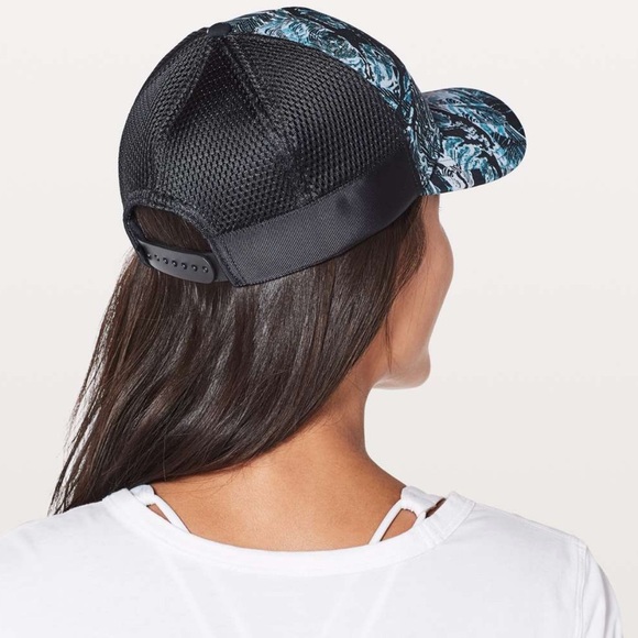 Lululemon | Dash and Splash Cap II - Picture 4 of 12